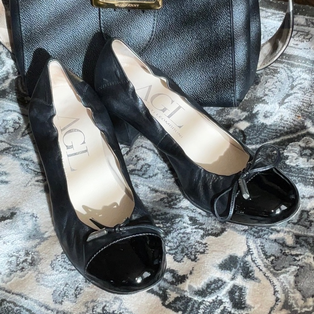 Soft and supple leather makes these pumps so comfortable 🌹